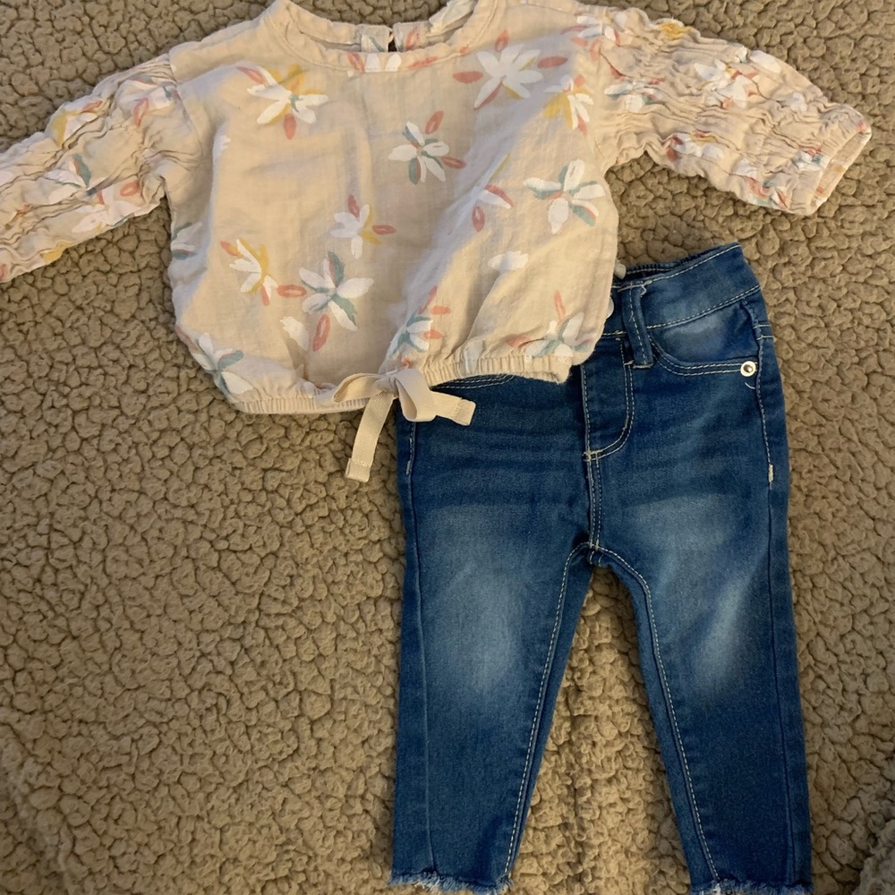 Jessica Simpson Outfit, size 0-3 months!